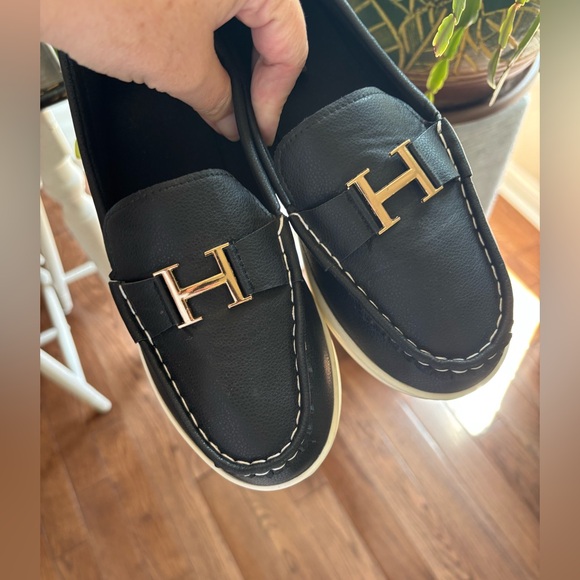 💙Black Loafers with Gold Accent - Picture 6 of 7
